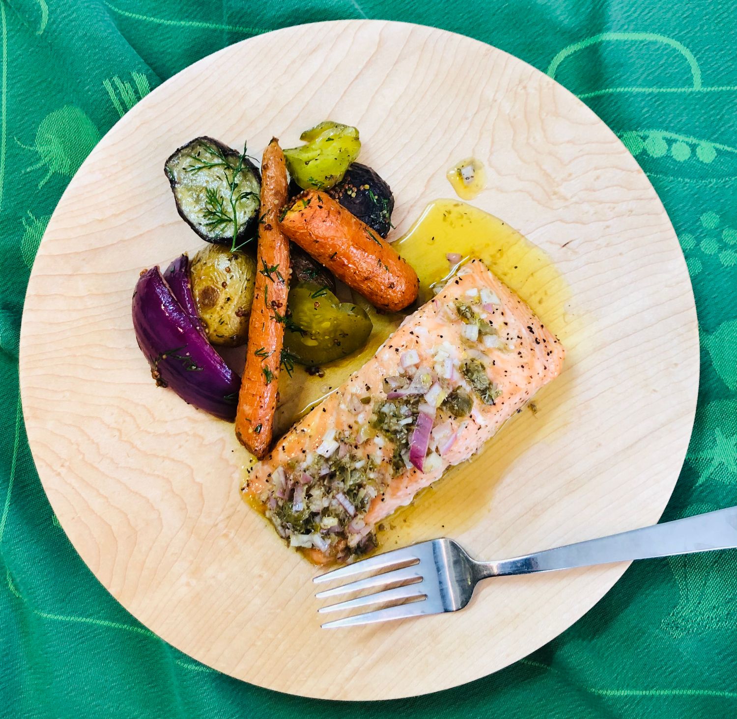 Saumon citron-câpres, patates rôties , Size: individuel