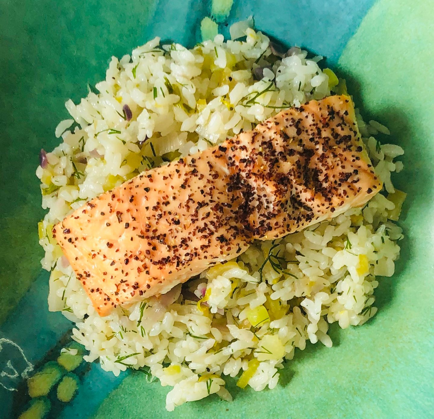 Saumon grillé sur riz collant à l'aneth, Size: Individuel