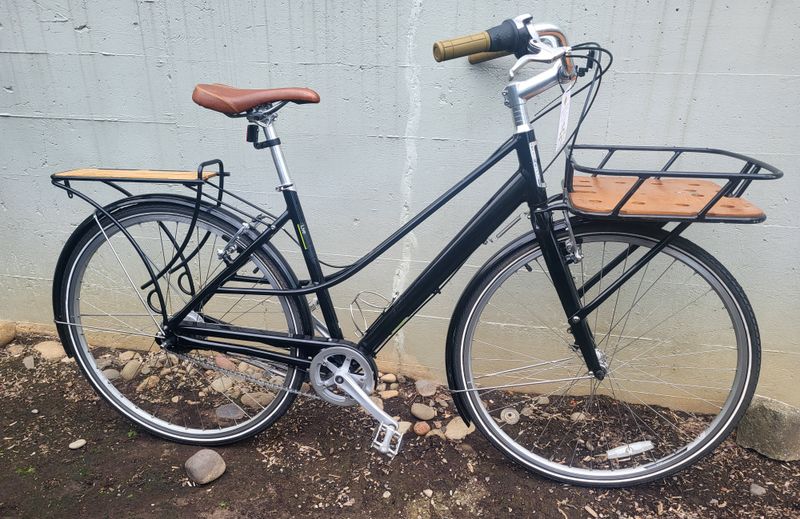 Specialized Globe Live 02 Bicycle