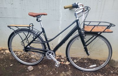 Specialized Globe Live 02 Bicycle