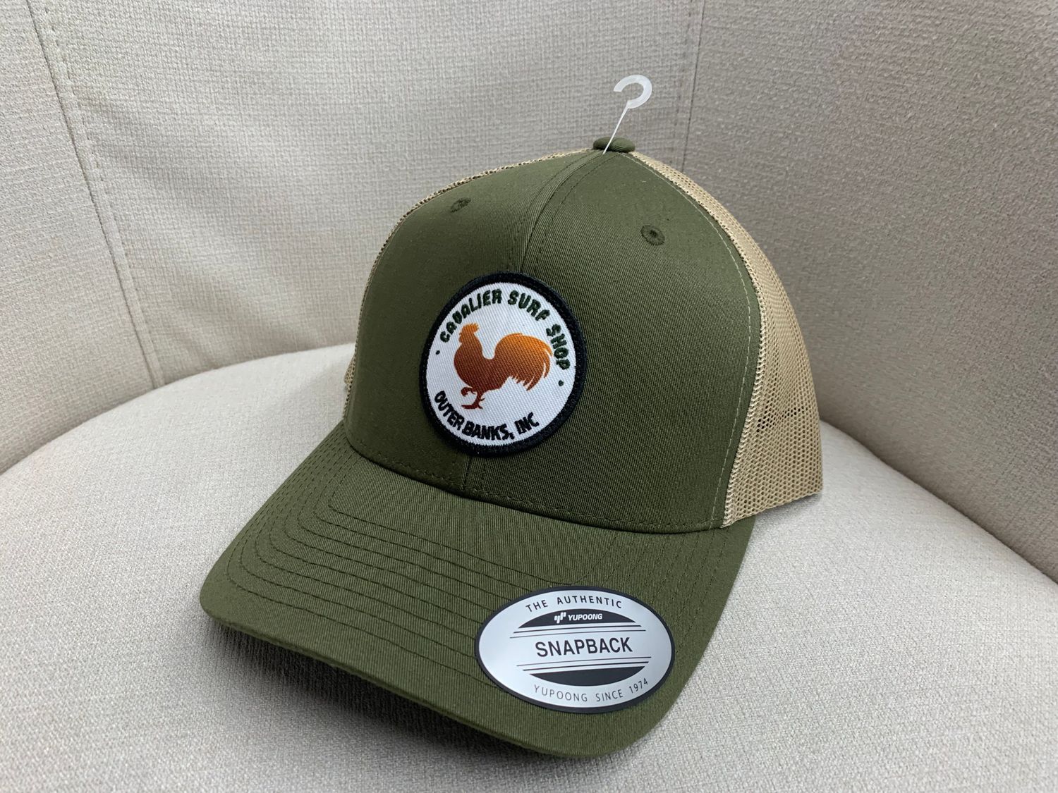 S25 YEST CSS FOWL ISLAND PS ROOSTER HT FLE, Color: MOSSKHAK, Size: FLEXFIT RETRO TRUCKER 2TONE