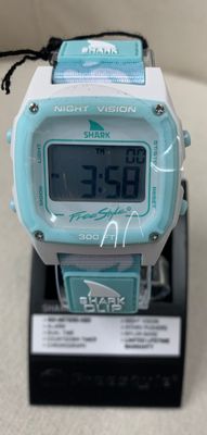 FS101128 SHARK CLSSC CLP TRIPY TURTL AQU