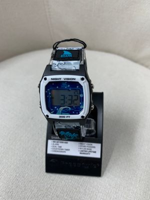 FS101056 SHARK CLSSC CLP LUKE WAV WHI