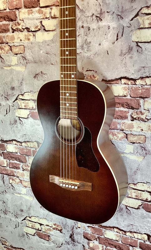 Art &amp; Lutherie Roadhouse Bourbon Burst A/E