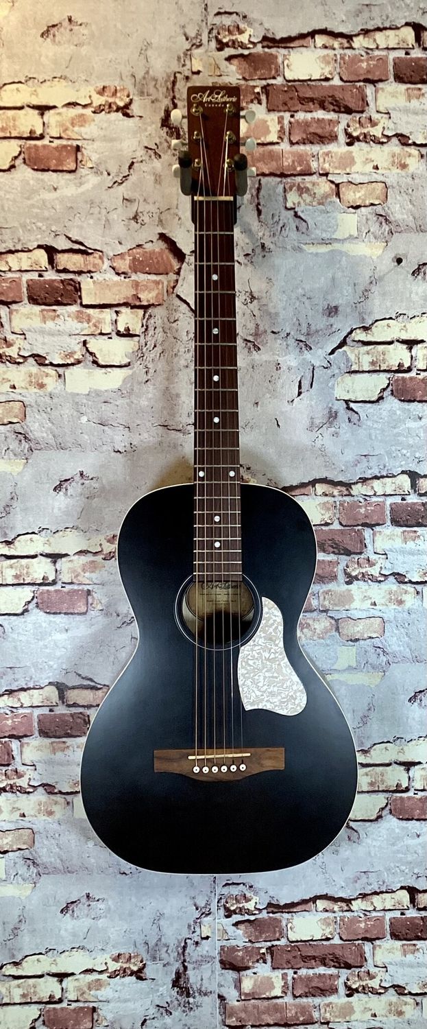 Art &amp; Lutherie Roadhouse faded black A/E
