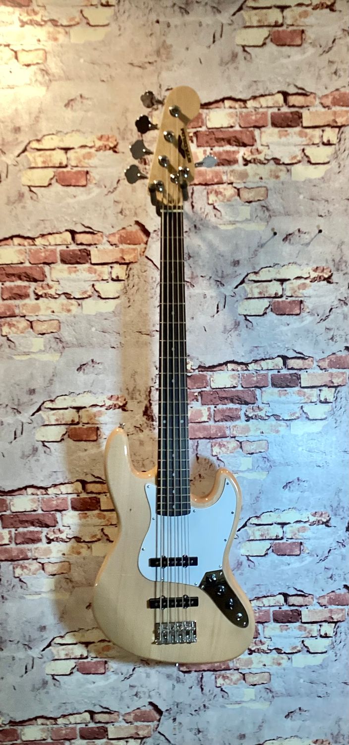 Stadium 5 string jazz bass - pre owned