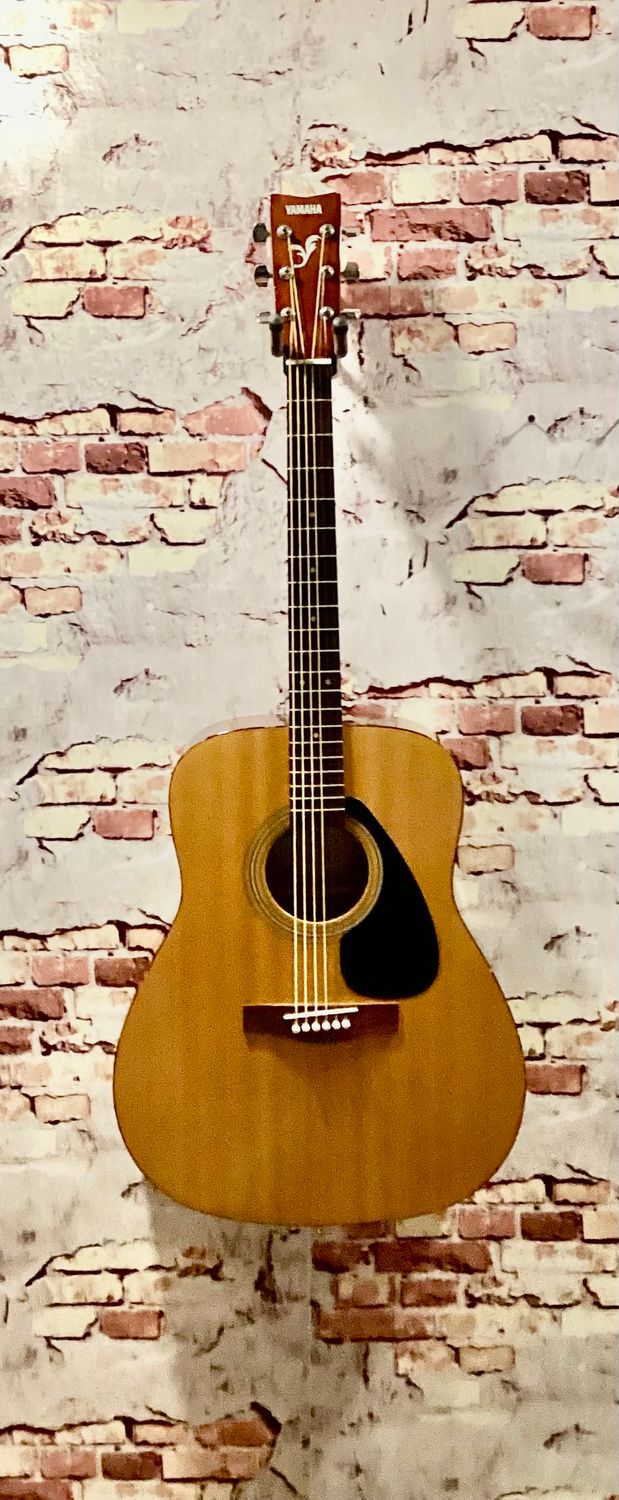 Yamaha F-310 acoustic guitar pre-owned
