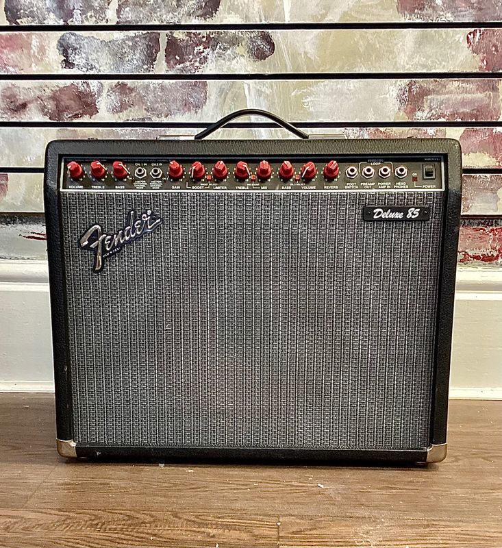 Fender Deluxe 85 solid state amplifier