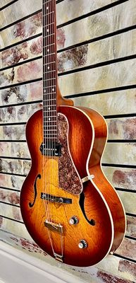 Godin 5th Avenue Kingpin 2021-2 - Cognac Burst