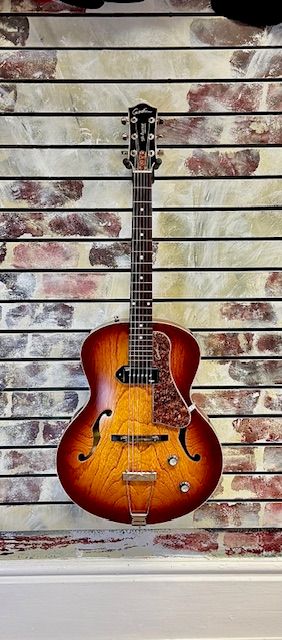 Godin 5th Avenue Kingpin 2021-2 - Cognac Burst