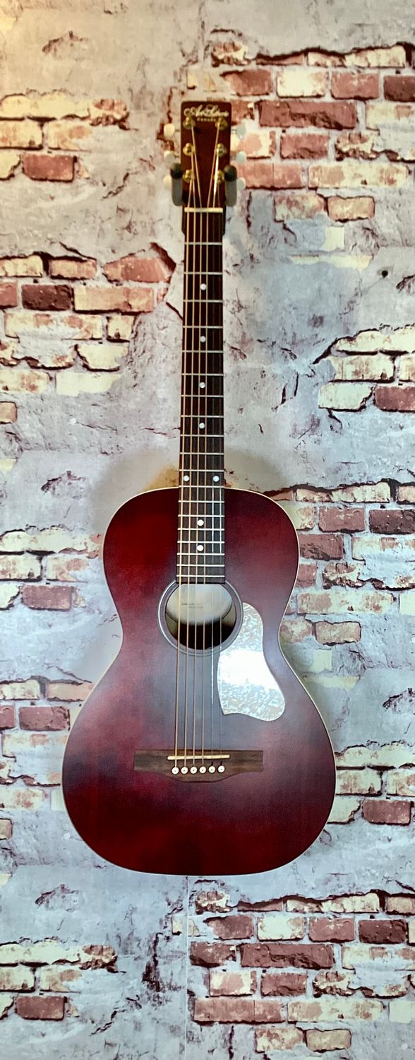 A &amp; L Roadhouse Tennessee Red - Pre-Owned