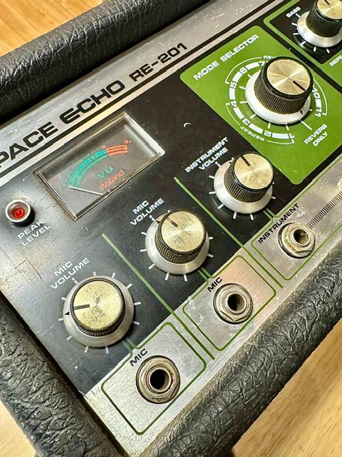 Roland RE-201 Space Echo Tape Delay / Reverb 1974 - 1988