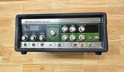 Roland RE-201 Space Echo Tape Delay / Reverb 1974 - 1988