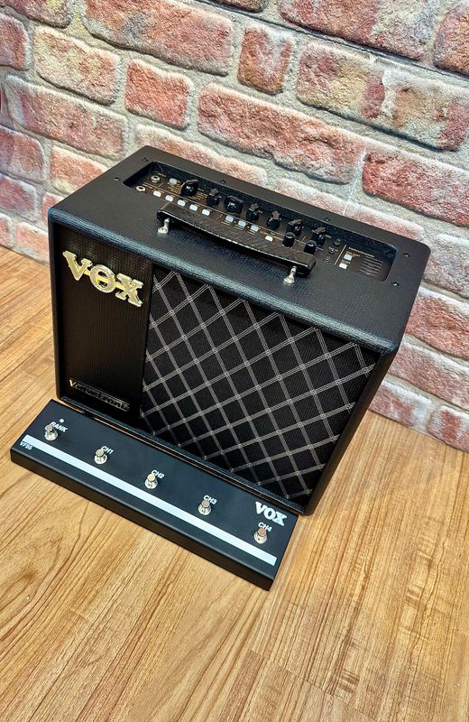 Vox VT20X 20-Watt Modeling Guitar Amp + VFS5-V-11 Footswitch