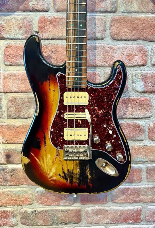 CARRs Super Strat plus - Blackburst relic