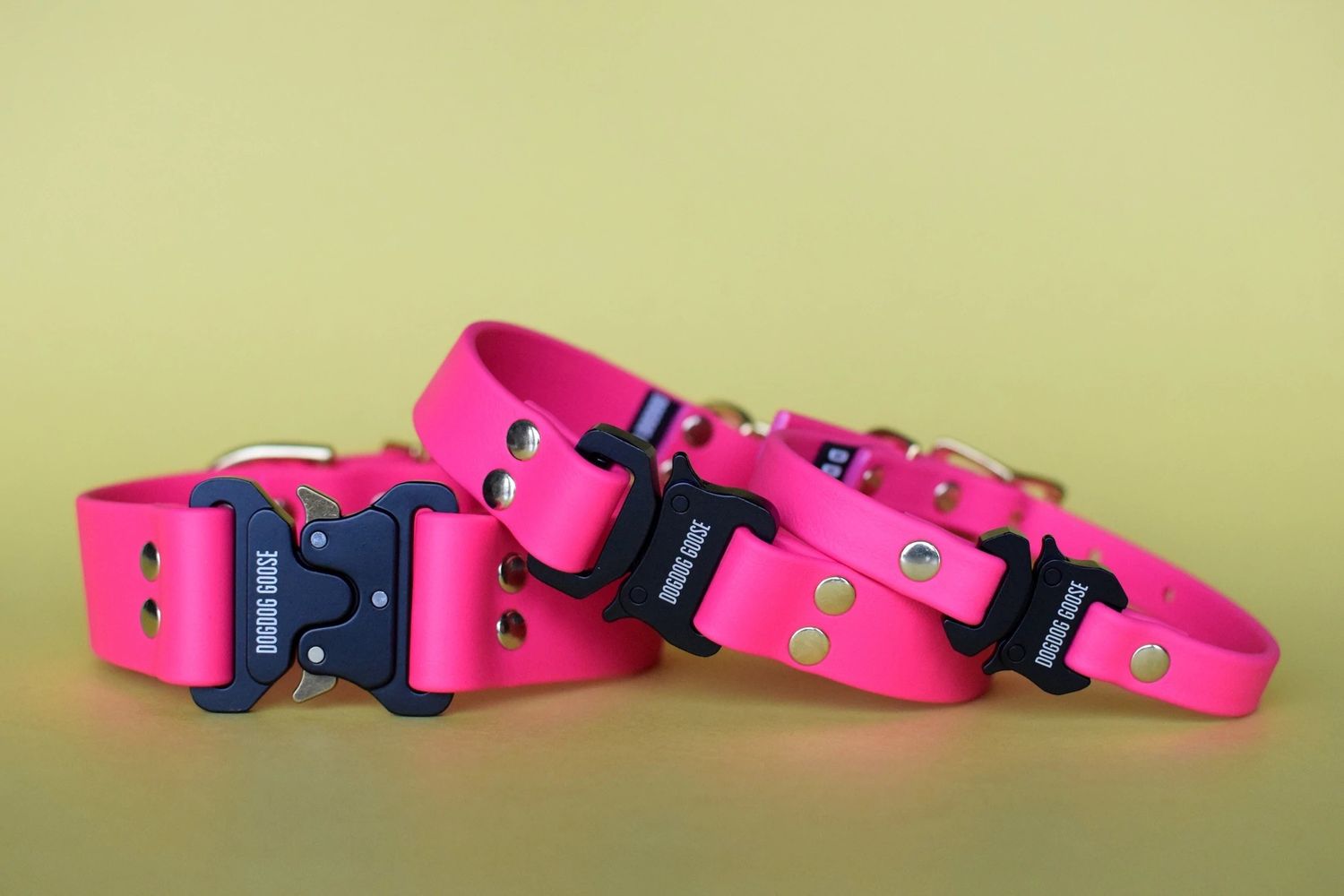 DogDogGoose 5/8" Halfling - Fuchsia &amp; Brass Small: 9-13"