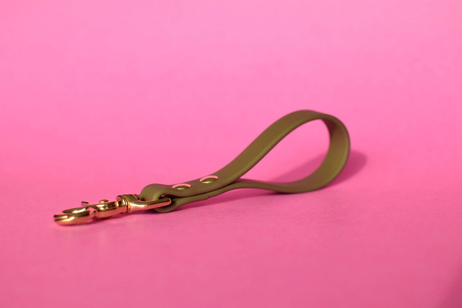 DogDogGoose Short Leash Key Fob Olive/Brass
