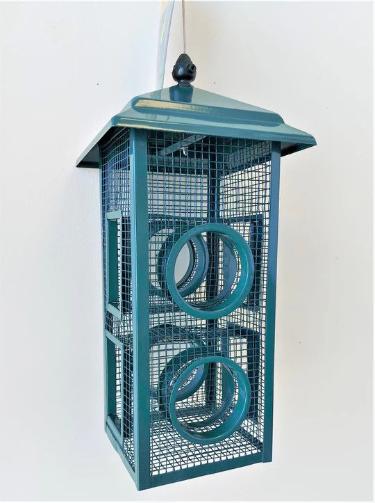 Fly-In Mesh Bird Feeder