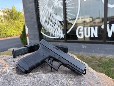 Glock G21 Gen4 Standard 45 ACP 13+1 4.61" Black GMB Barrel, Black Polymer Frame w/Picatinny Rail, Tritium Sights, 3 Mags*Pre-owned*