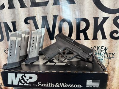 Smith &amp; Wesson M&amp;P 9 Shield W/5 Mags ***Preowned***