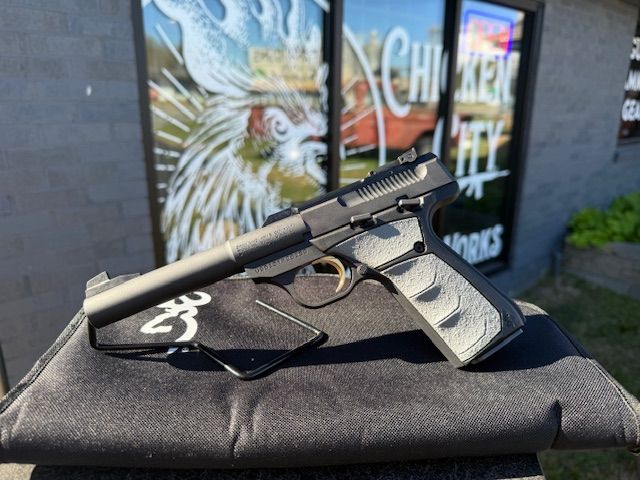 Browning Buck Mark .22lr Pistol ***Pre Owned***