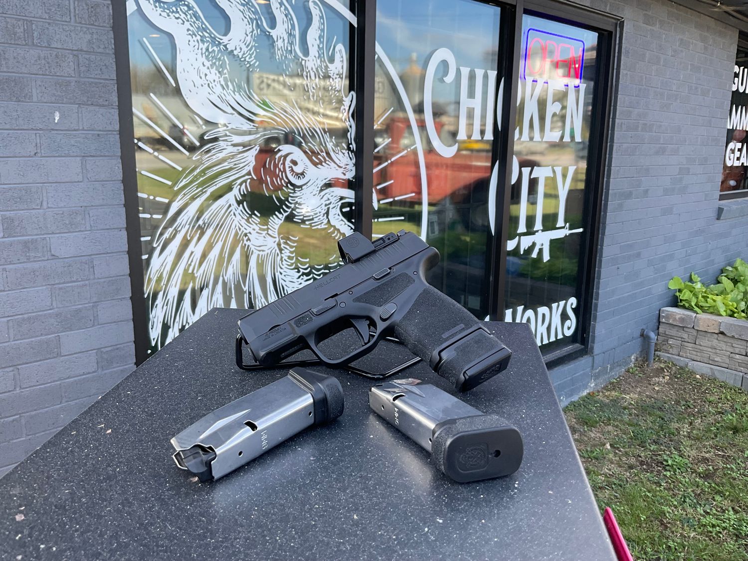 Springfield Armory 9mm Hellcat W/Optic and 3 Mags ***Pre Owned***