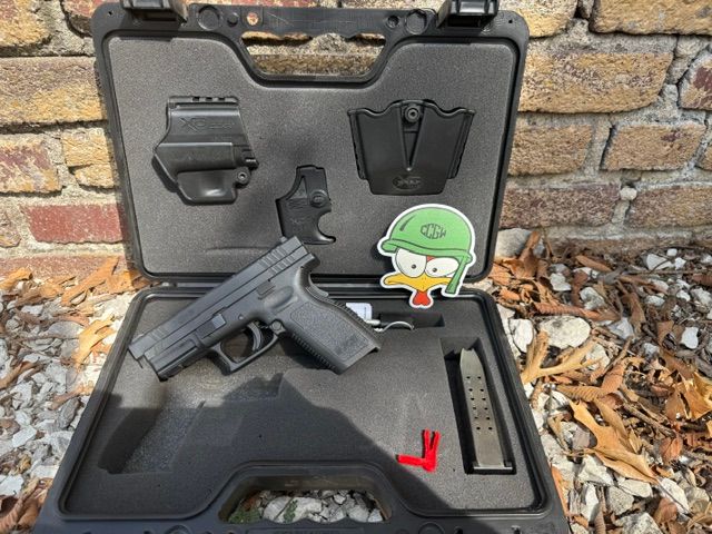 Springfield Armory XD 9mm *Pre-Owned* Mag holder, Holster, Speed Loader, One Mag