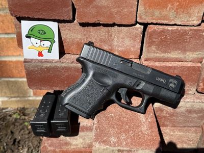 GLOCK G22 GEN 4 - With 3 Mags, Night Sights, .40 cal, with extra Back Straps **Pre Owned UAPD**