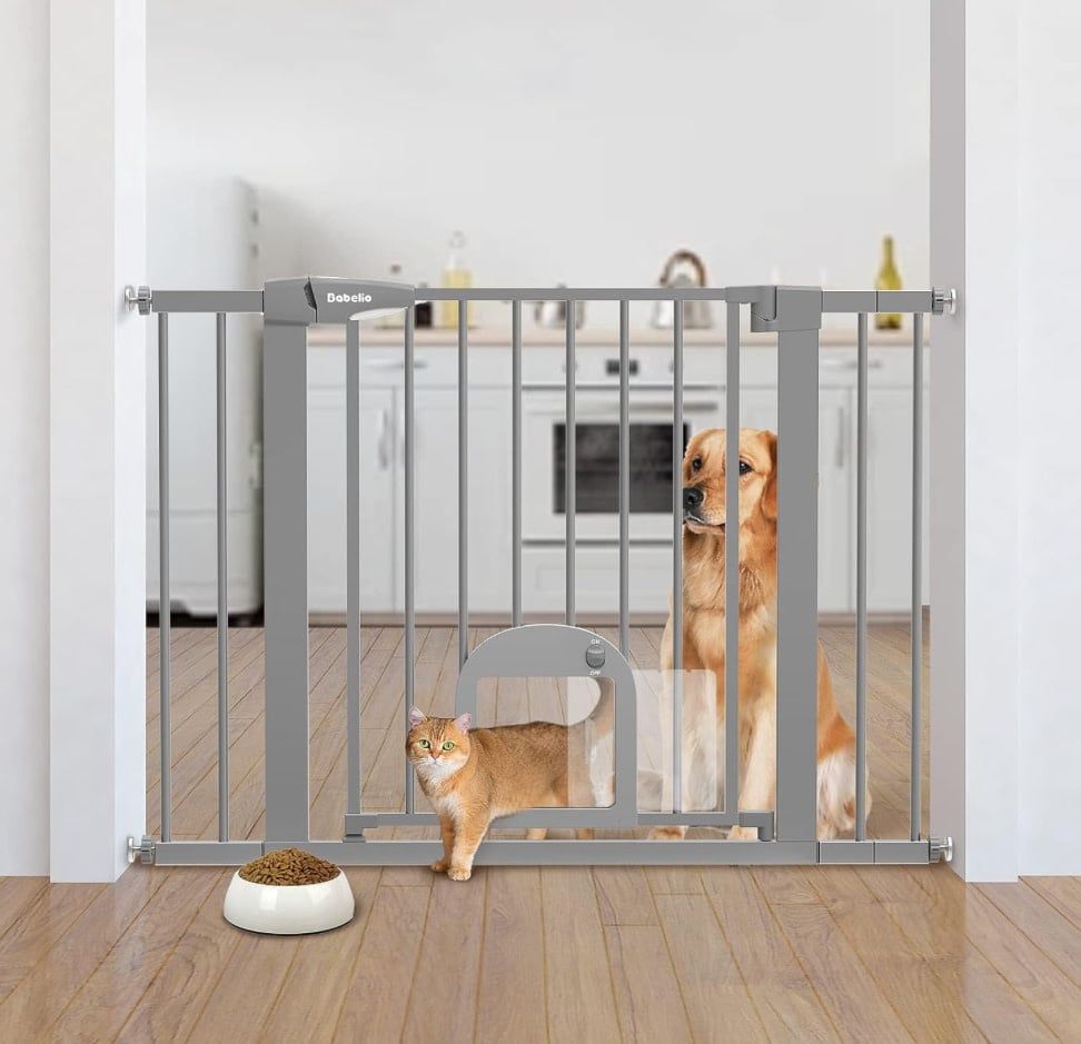 Babelio baby gate with pet door