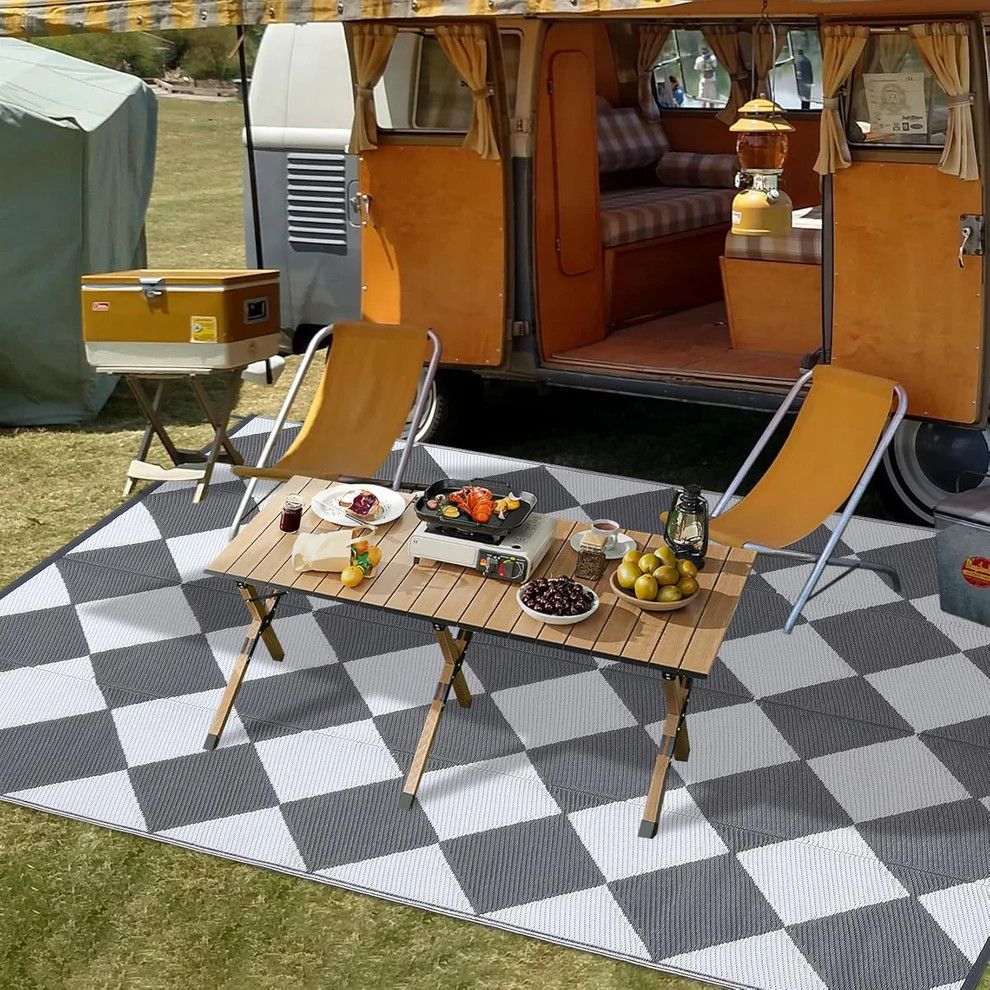 Outdoor Grey &amp; White 8x10 Rug