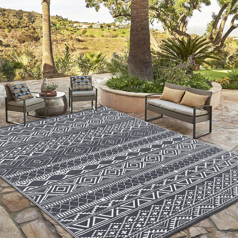 Outdoor Grey &amp; White 5x8 Boho Rug