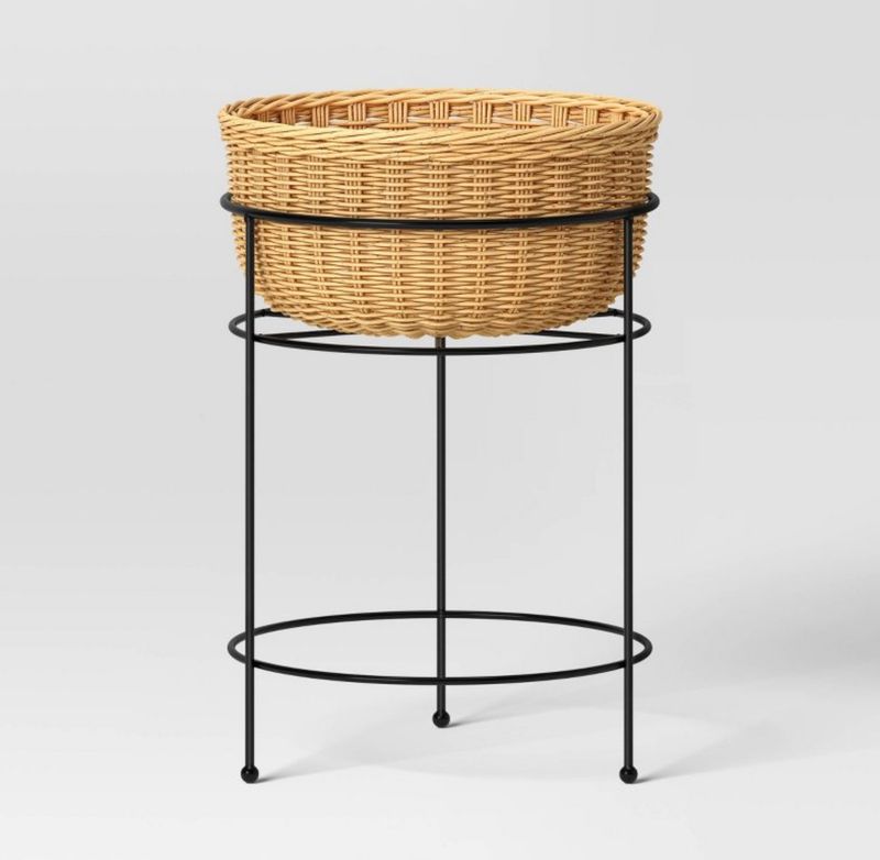 Small Wicker/Metal Indoor Outdoor Plant Stand w/ basket