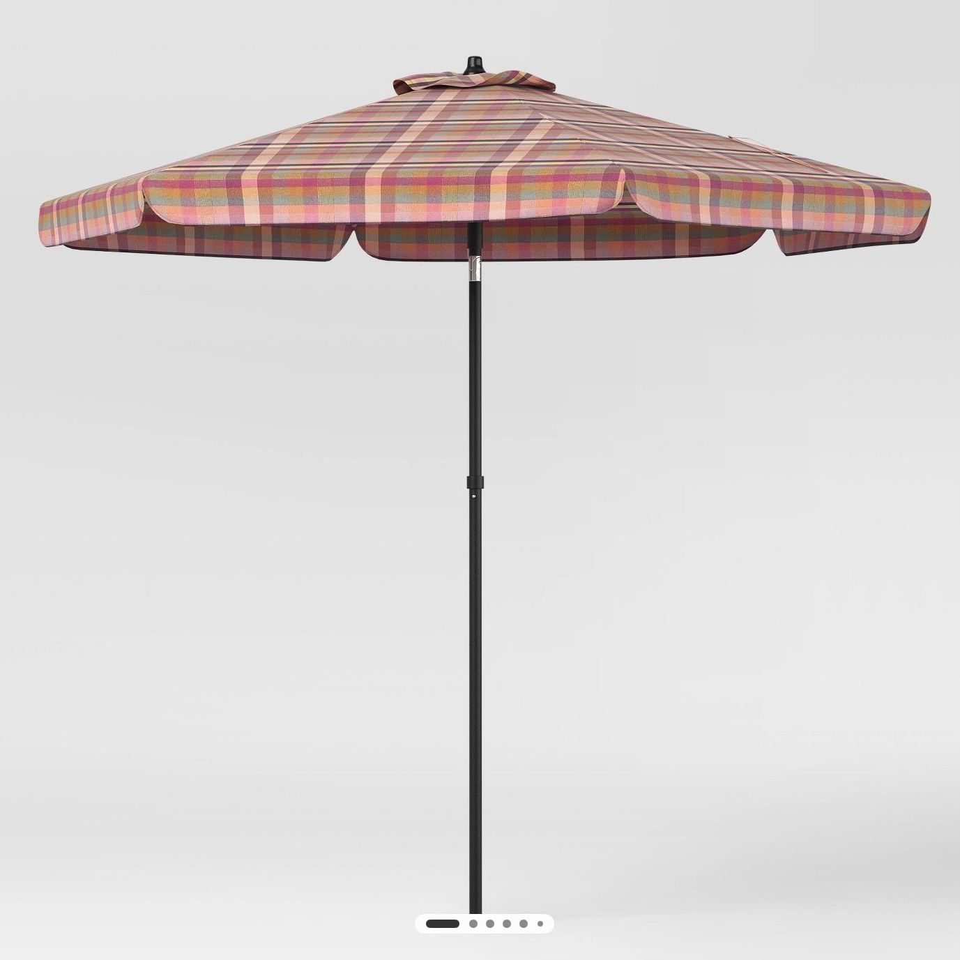 7.5&#39; Plaid Scalloped Outdoor Round Patio Umbrella