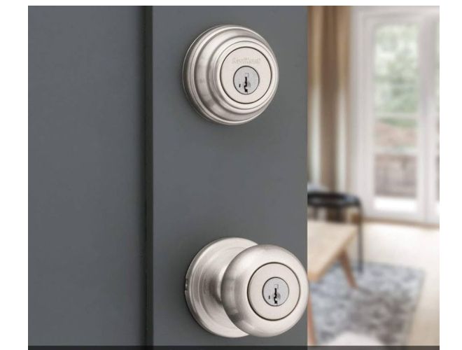 Kwikset Keyed Entry Door Knob/ Single Cylinder Deadbolt Combo Pack  SmartKey- Satin Nickel