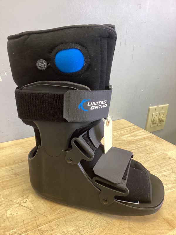 United Ortho Short Air Cam Walker Fracture Boot, Small, Black