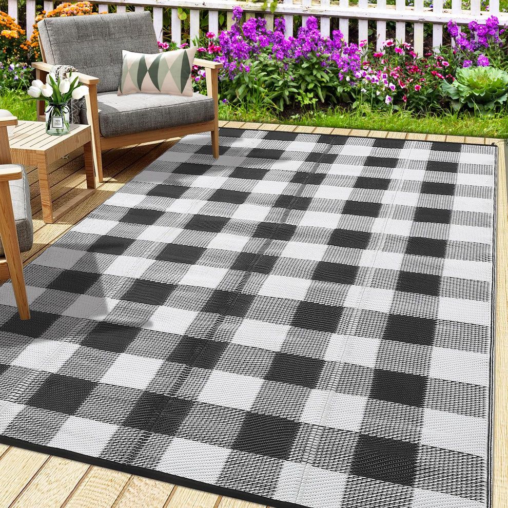 Outdoor Black &amp; White 9x12 Rug