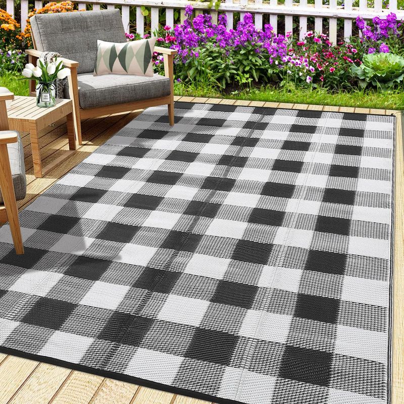 Outdoor Black &amp; White 9x12 Rug