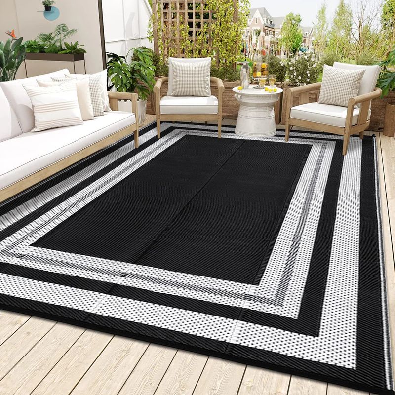 Outdoor Black &amp; White 9x12 Rug