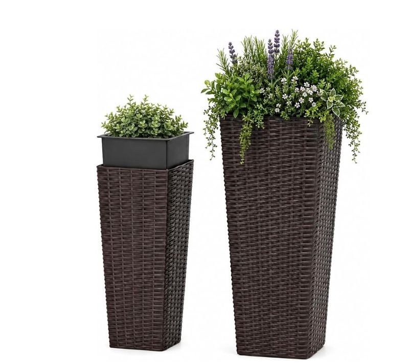 Set of 2 Planters w/Inner Trays, Drainage Holes, 32" &amp; 24"