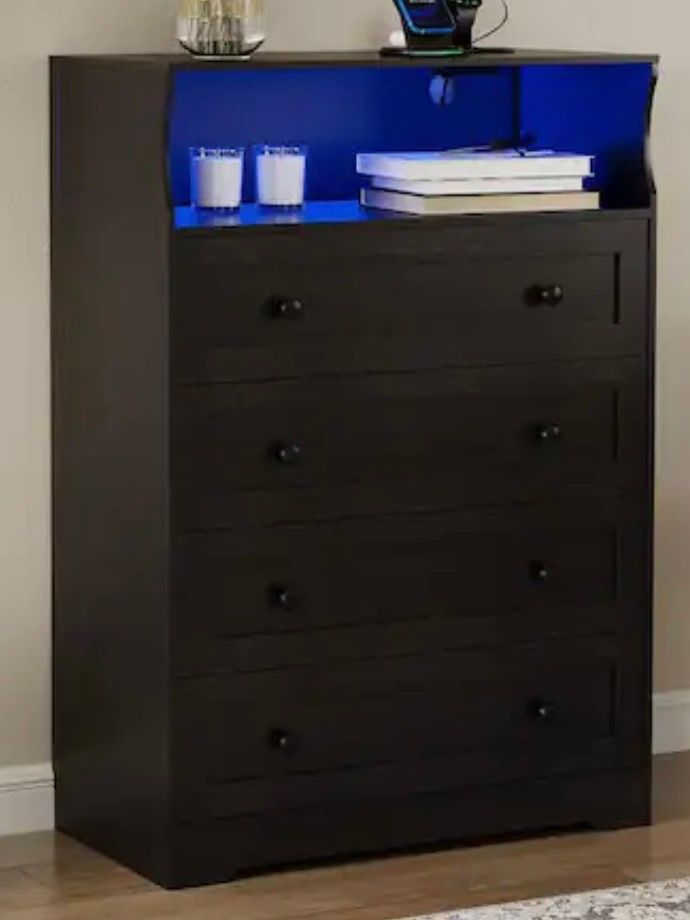 4-Drawer Wood Chest of Drawers