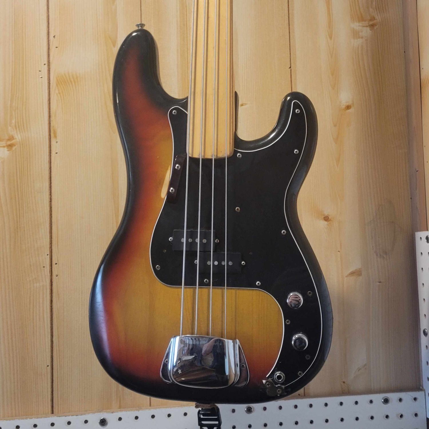 (USED) 1976 Fender P Bass Fretless