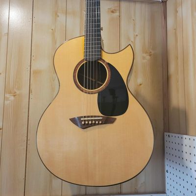 (USED) Bashkin Bellezza w/ case