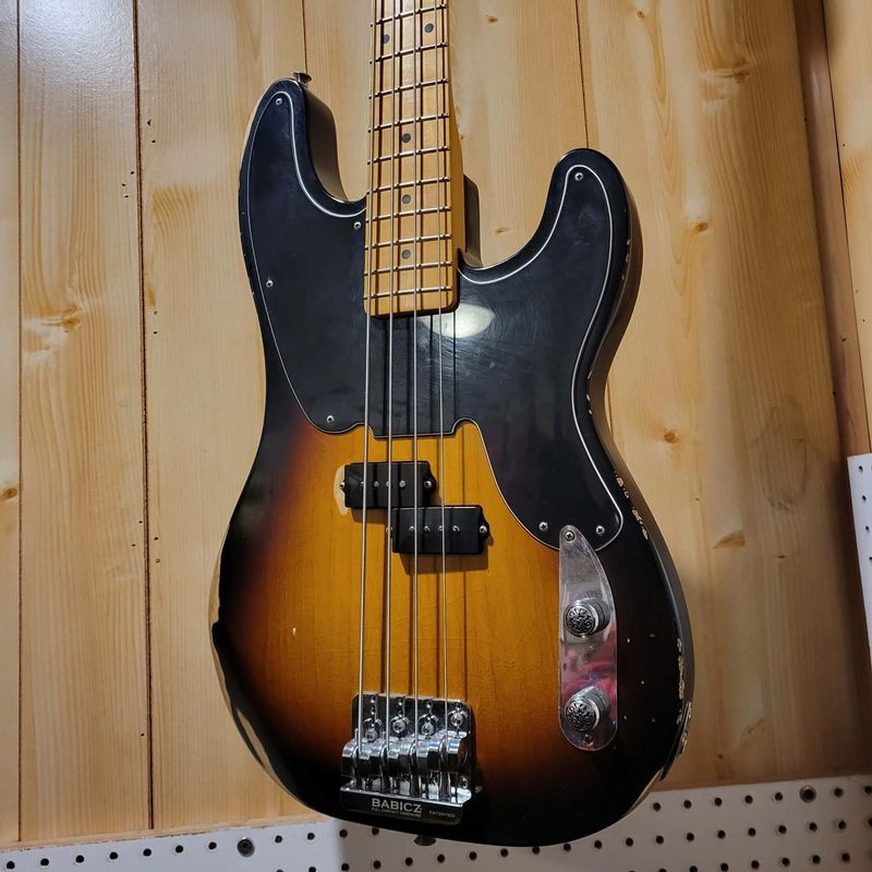 Fender Mike Dirnt P Bass w/ case