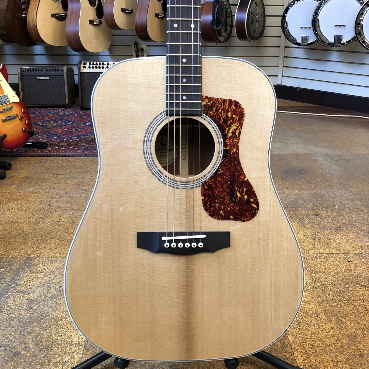 Guild D-140 Sitka Spruce/Mahogany Dreadnought Acoustic w/Padded Gig Bag