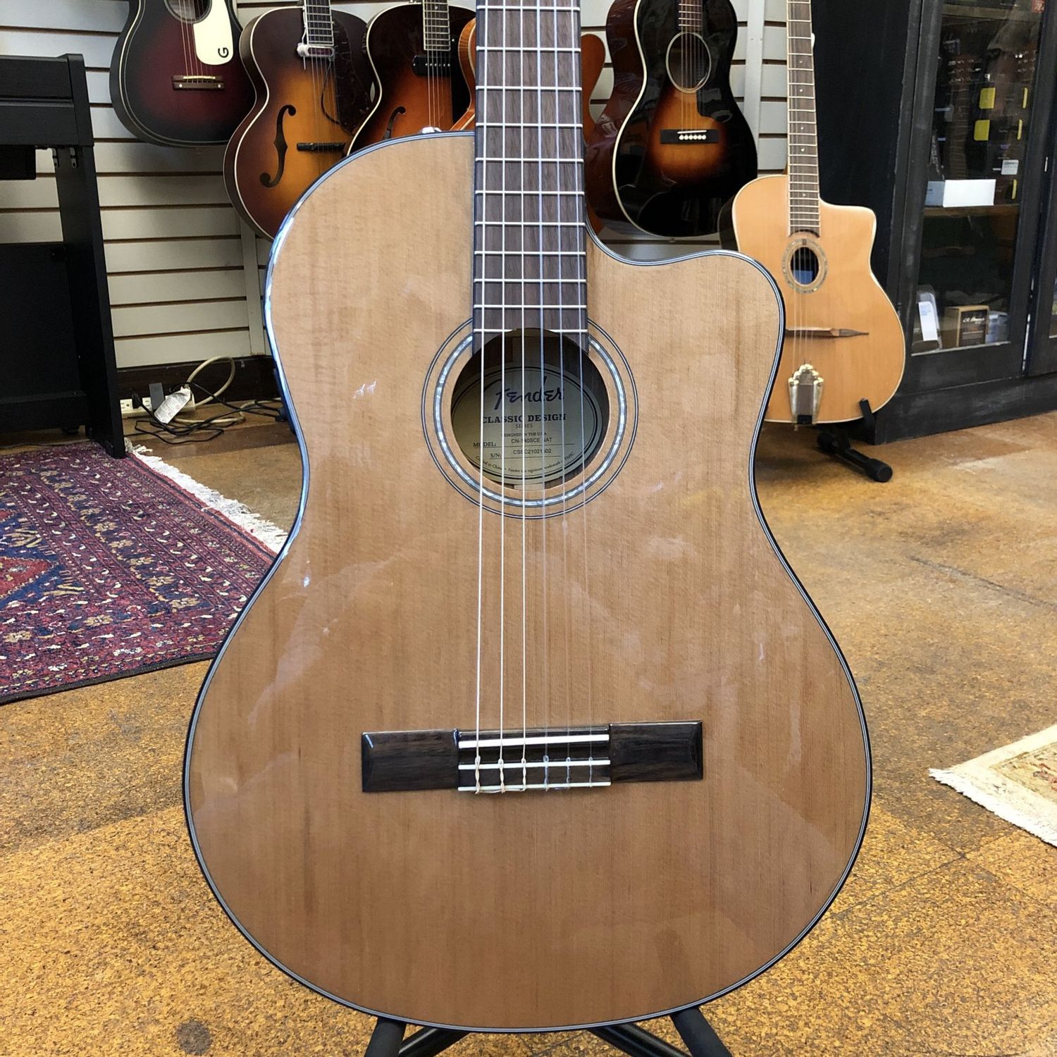 Fender CN-140SCE Solid Cedar/Ovangkol Thinline Nylon Acoustic-Electric w/Hard Case