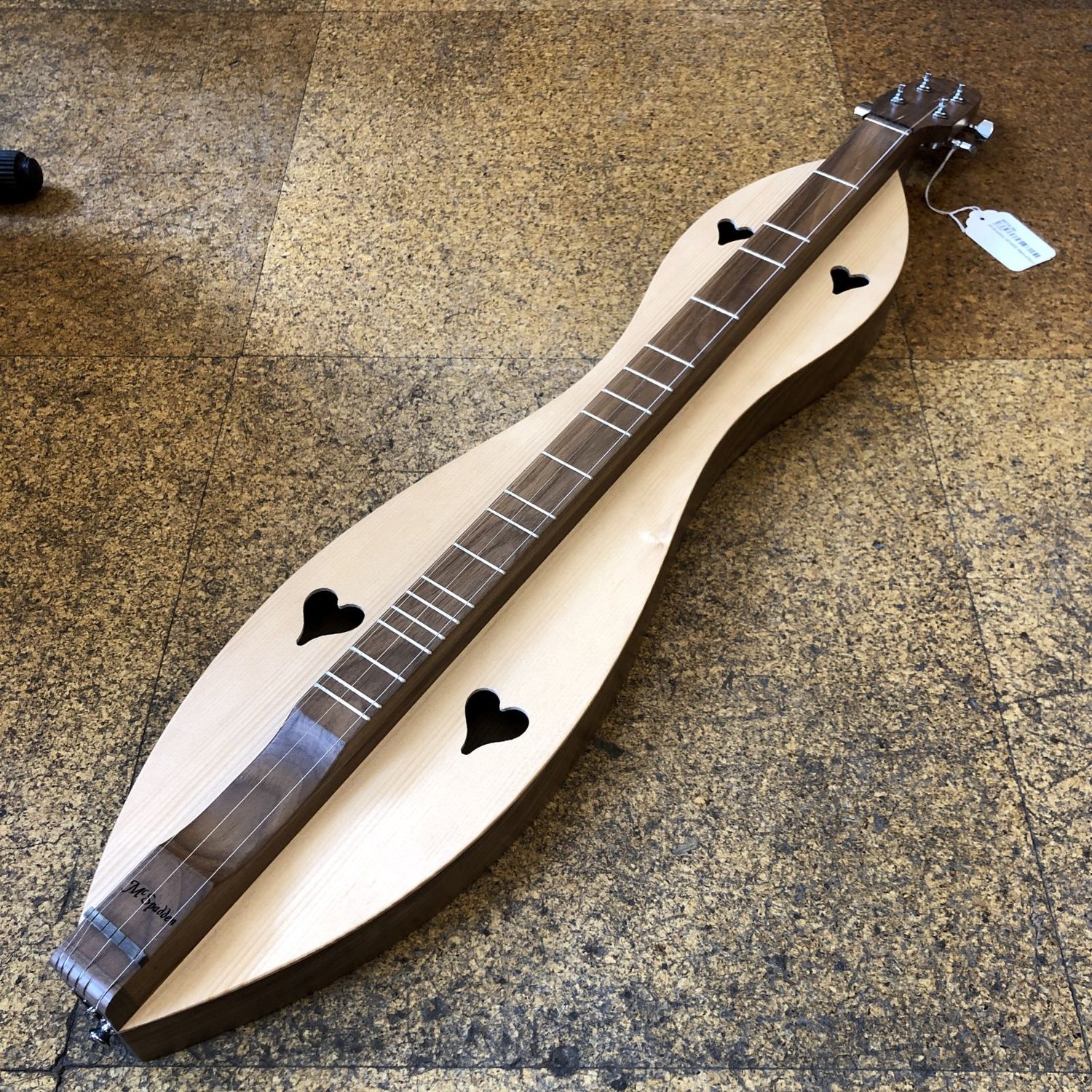 McSpadden 4FHWS Walnut/Spruce Hourglass Mountain Dulcimer w/Padded Gig Bag