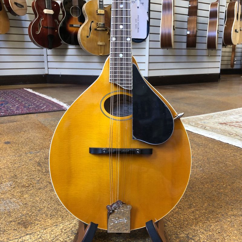 Kentucky KM-272 Deluxe Oval Hole A-Style Spruce/Maple Mandolin Transparent Amber w/Padded Gig Bag