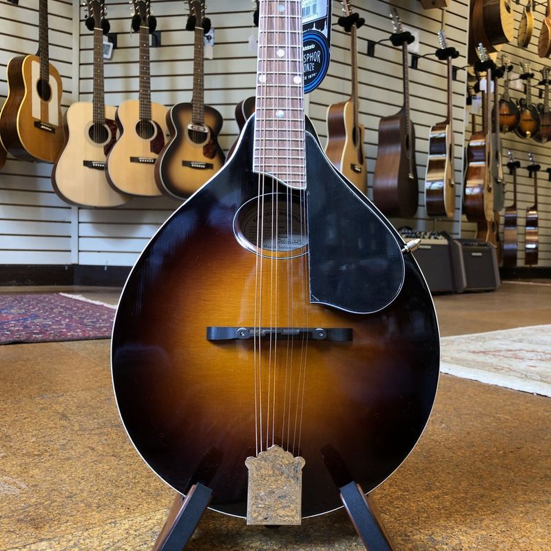Kentucky KM-270 Deluxe Oval Hole A-Style Spruce/Maple Mandolin Sunburst w/Padded Gig Bag