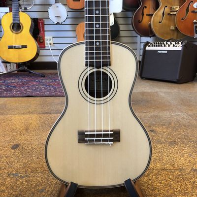Lanikai SPST-C Solid Spruce Concert Ukulele
