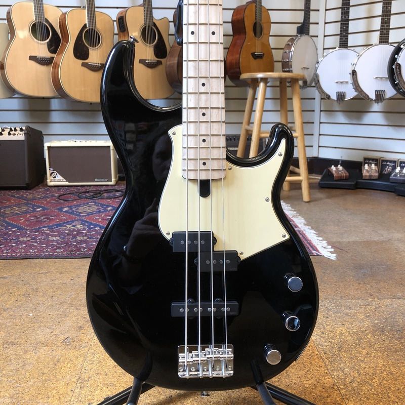 Yamaha BB434 4-String Bass Guitar Black w/Maple Fingerboard